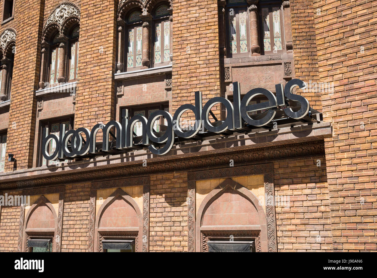 Chicago Illinois vicino al lato nord Wabash Avenue Bloomingdales Arredo casa store shop precedentemente Medinah Santuario tempio costruito 1912 da Huehl & Schmid Foto Stock