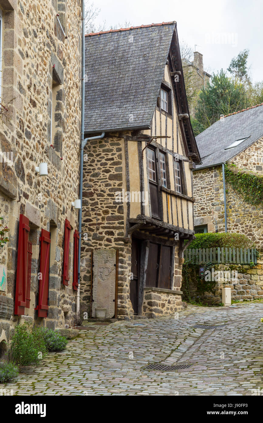 VEW del villaggio di Lanvallay, Francia. Lanvallay è un comune della Bretagna facente parte del dipartimento di Côtes-d'Armor, nel nord-ovest della Francia. Foto Stock