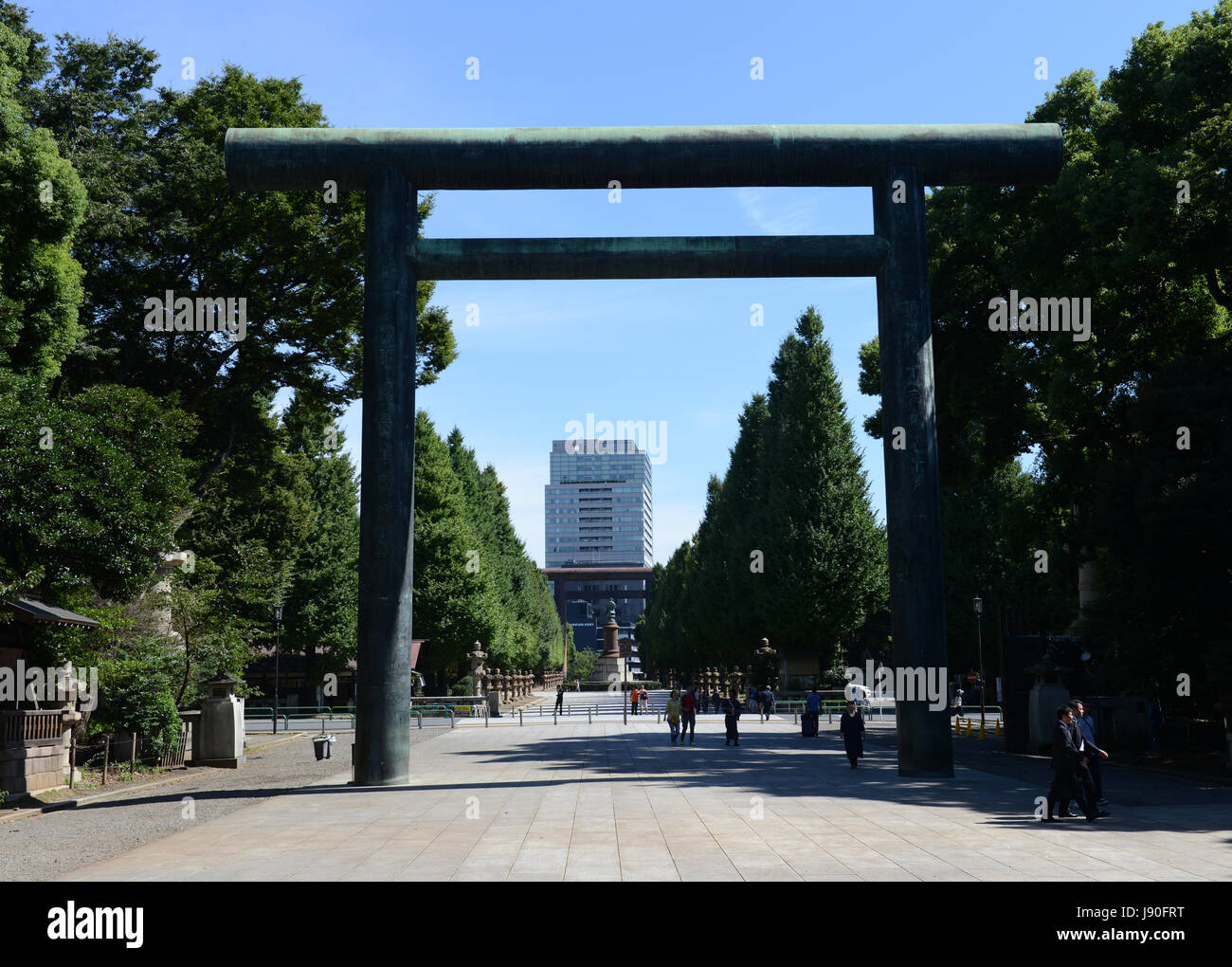 Il Santuario Yasukuni parco nel quartiere Chiyoda di Tokyo. Foto Stock