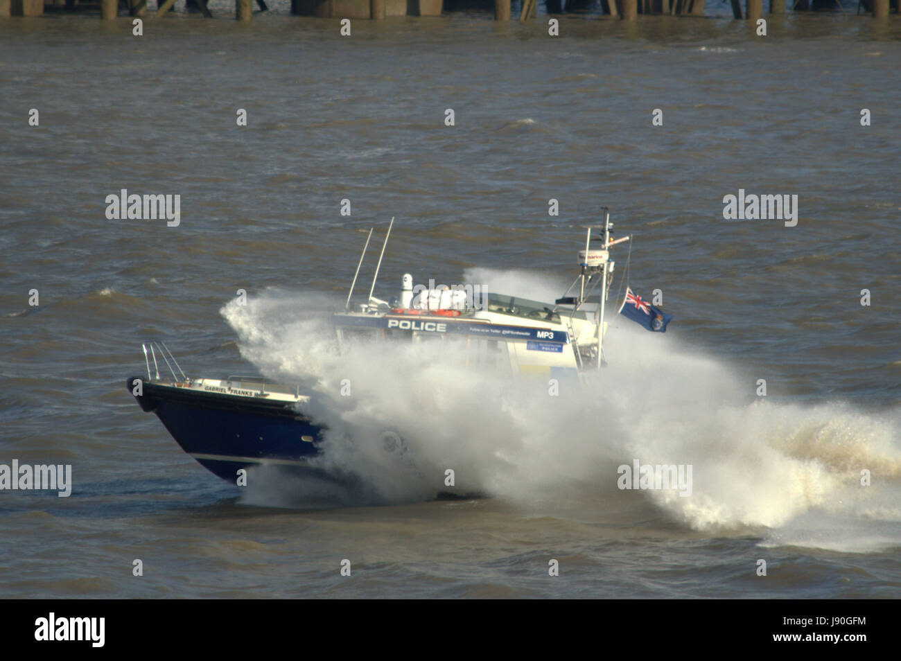 La Metropolitan Police di pattugliamento in barca sul fiume Tamigi a Londra Foto Stock