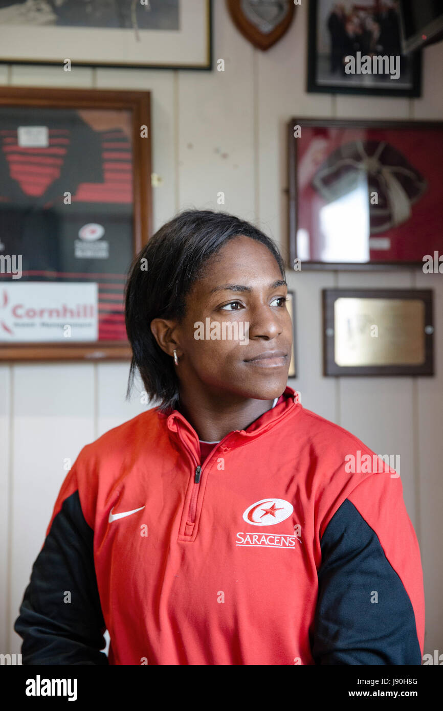 Maggie Alphonsi MBE, fotografato la clubhouse a Saraceni Amateur RFC. per il 2015 Coppa del Mondo di rugby che sarà uno dei 4 principali pandit per la gam Foto Stock