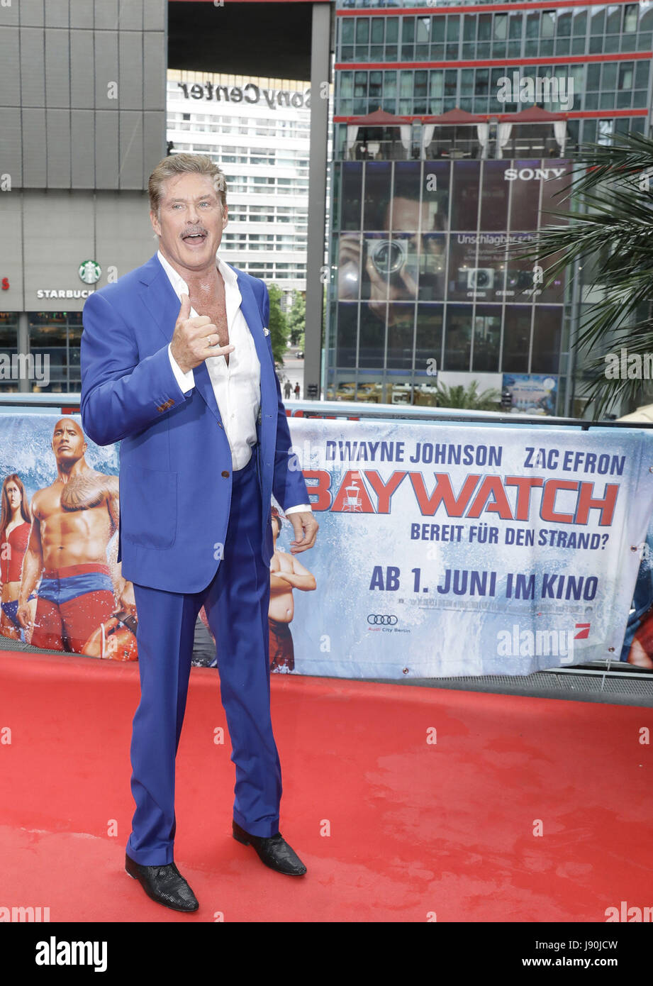 Berlino, Germania. Il 30 maggio 2017. L'attore David Hasselhoff durante un photocall in occasione del film "Baywatch" di Berlino, Germania, 30 maggio 2017. Il film sarà premiere in tedesco cinema il 01 giugno 2017. Foto: Jörg Carstensen/dpa/Alamy Live News Foto Stock