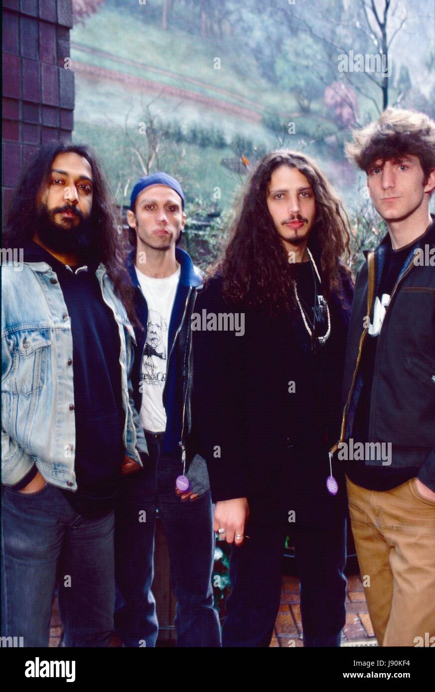 New York, NY, STATI UNITI D'AMERICA. Il 30 maggio 2017. Soundgarden, Kim Thayil, Matt Cameron, Chris Cornell, Ben Pastore, (circa 1991) Retrospettiva per Chris Cornell retrospettiva, New York, NY Maggio 30, 2017. Credito: Kristin Callahan/Everett raccolta/Alamy Live News Foto Stock