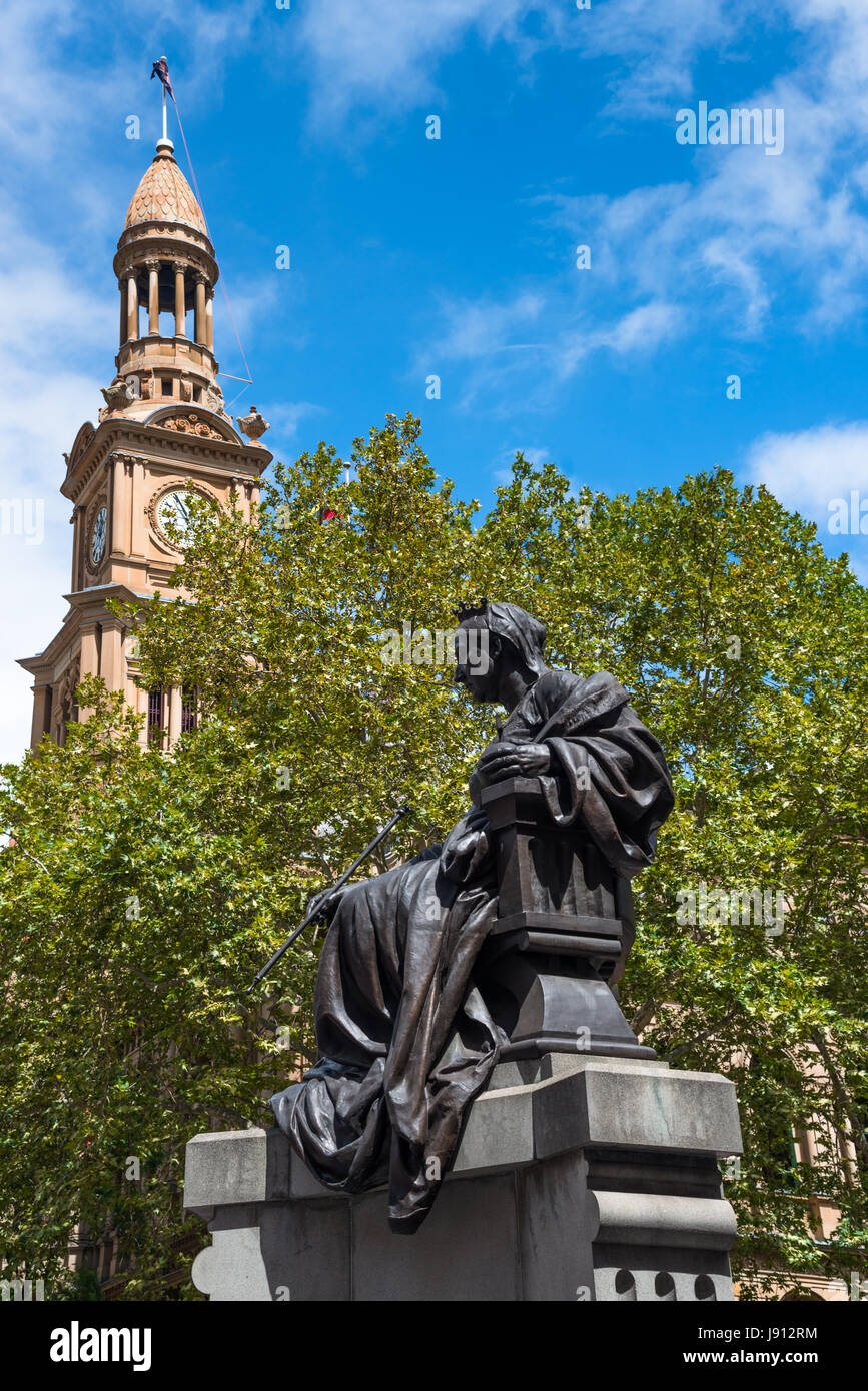 La regina Victoria statua e il municipio, Sydney, Australia Foto Stock