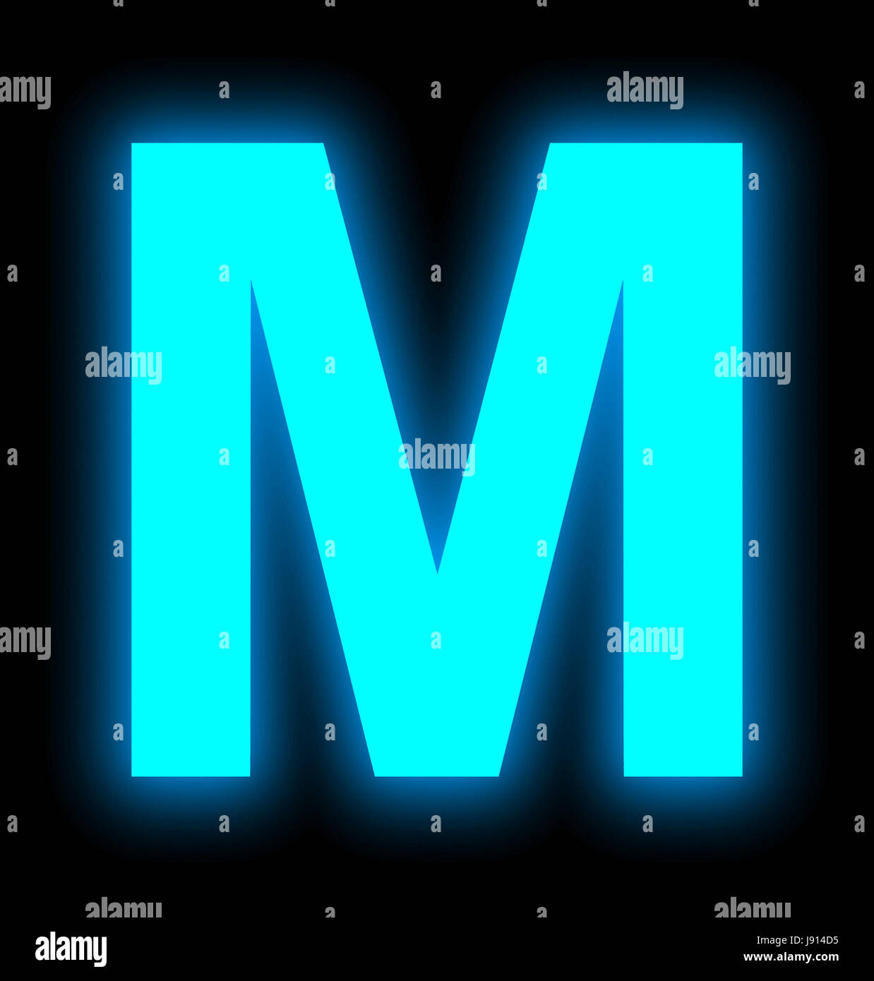 La lettera M di luce al neon piena isolati su sfondo nero Foto Stock