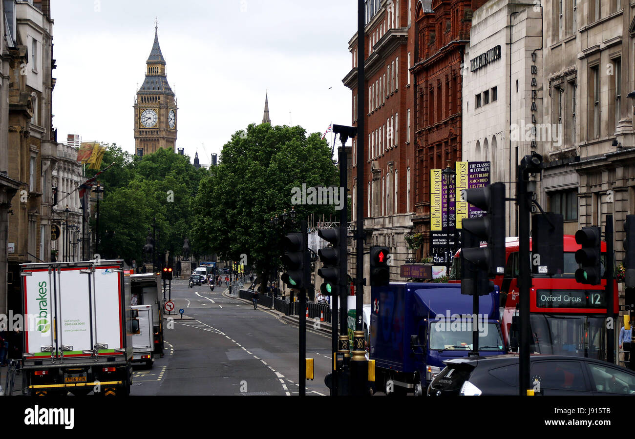 30 maggio 2017 - Vista del Big Ben da Trafalgar Square cercando Whitehall Foto Stock
