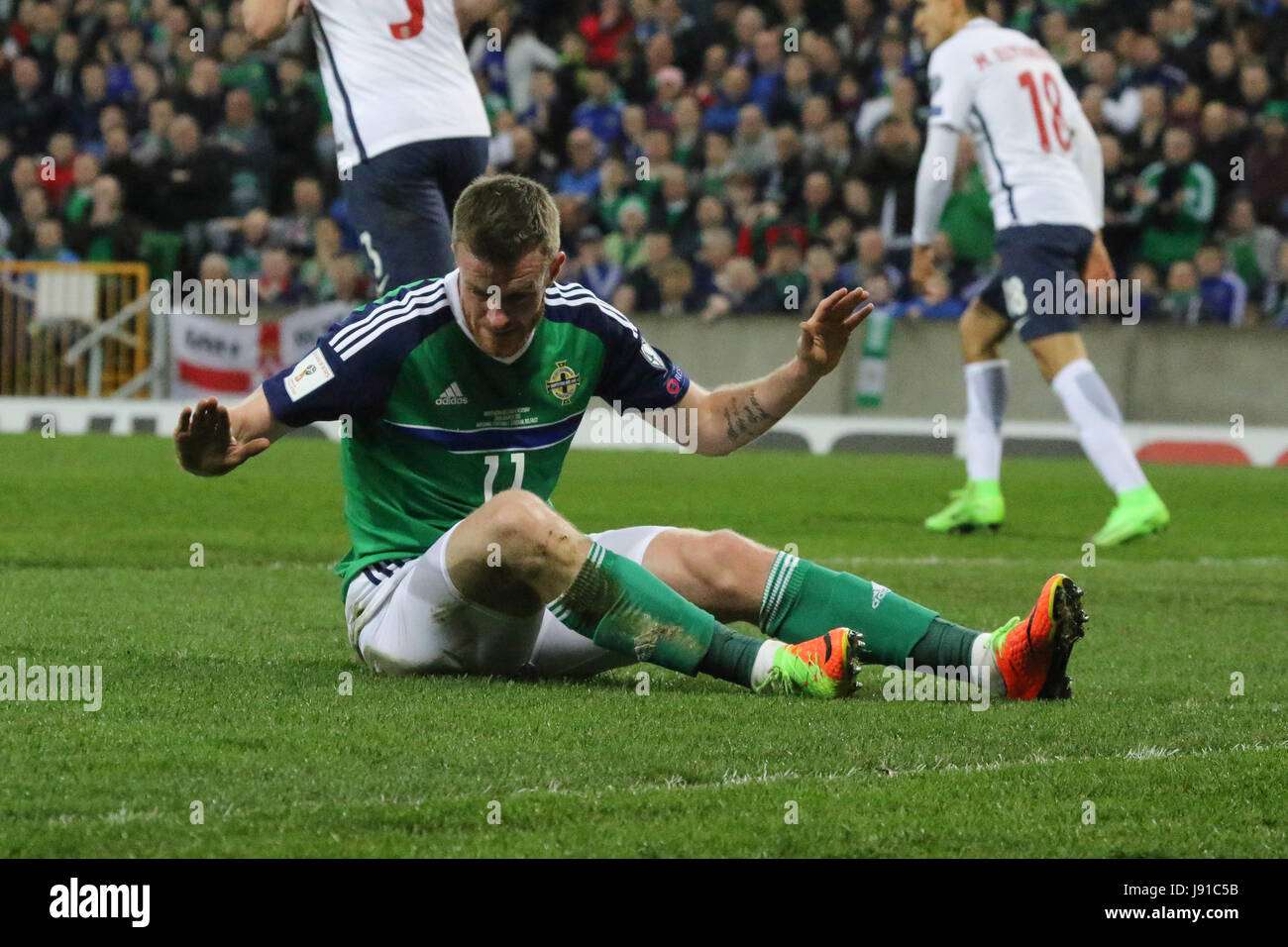 Stadio Nazionale al Windsor Park di Belfast. Il 26 marzo 2017. 2018 World Cup Qualifier - Irlanda del Nord 2 Norvegia 0. In Irlanda del Nord la Chris Scotto (11) in azione. Foto Stock