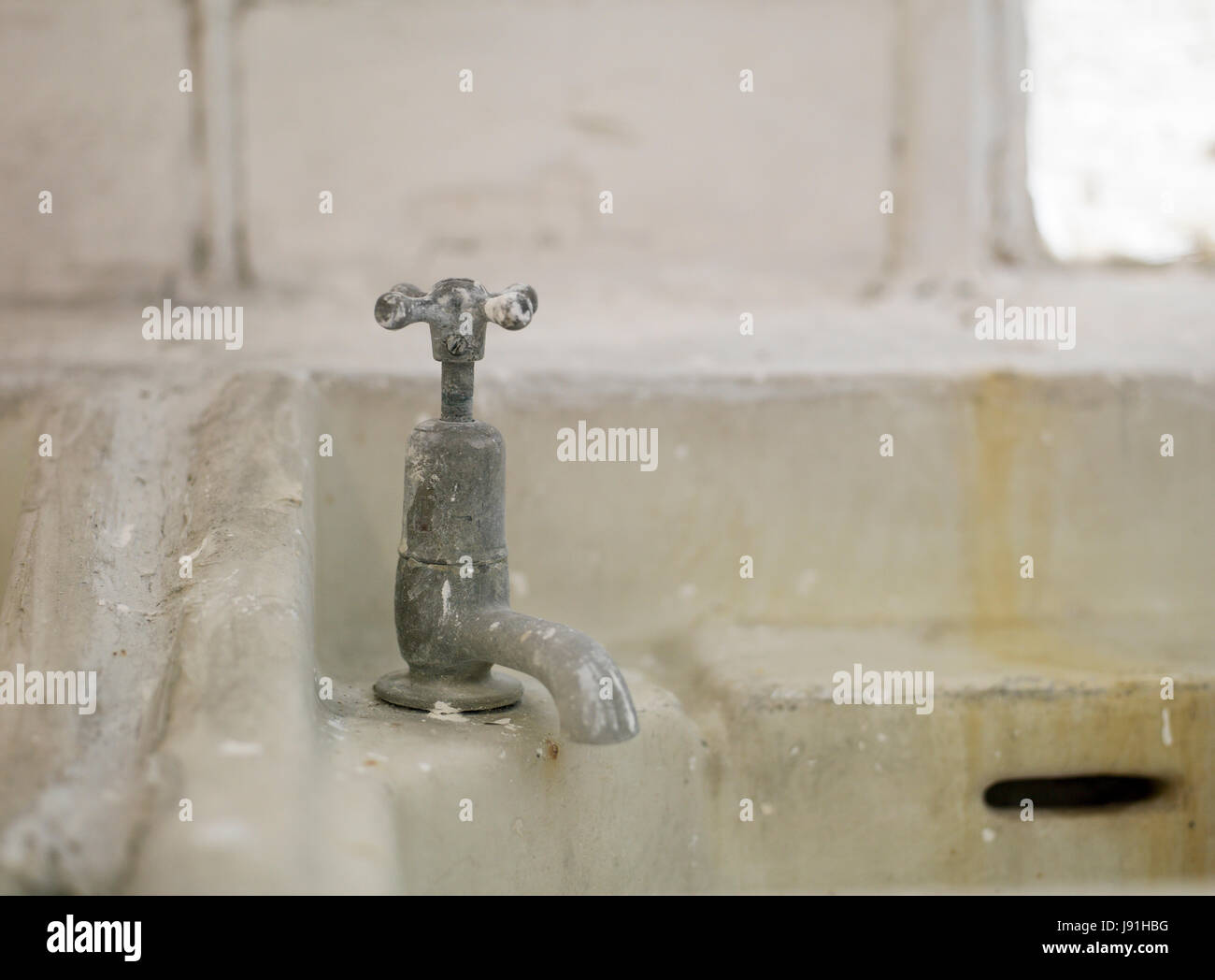 Bianco sporco bagno lavelli in blocco servizi igienici Foto Stock