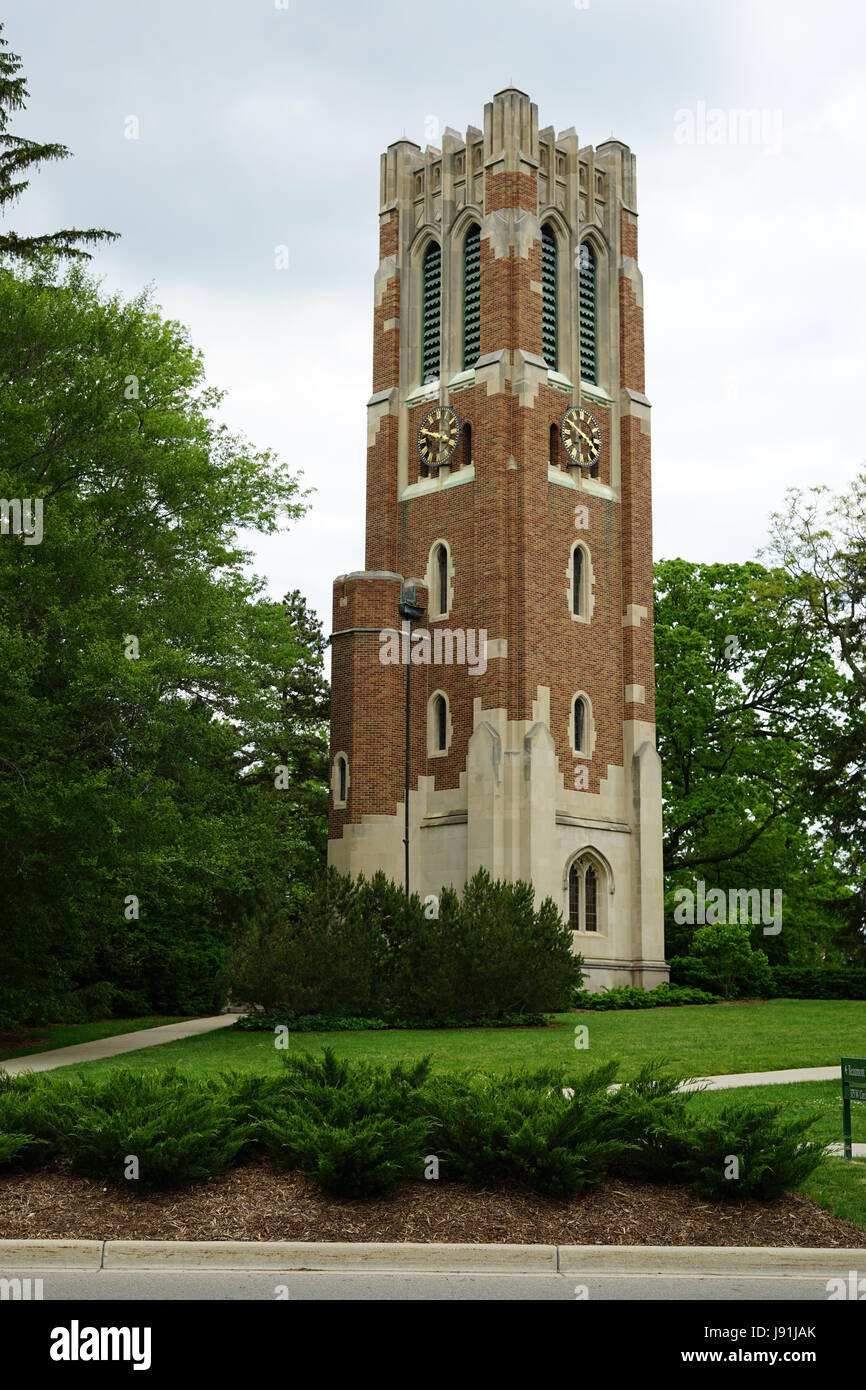 Vista del punto di riferimento Torre Beaumont carillon sul campus dell'Università dello Stato del Michigan (MSU), una delle principali università pubblica si trova in East Lansing Foto Stock