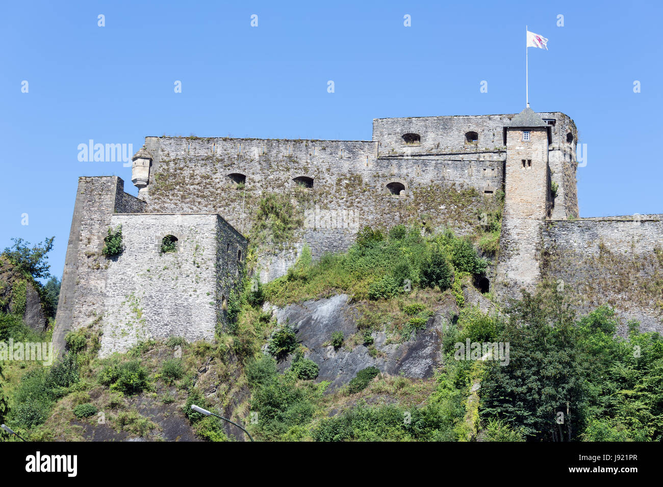 Visualizza in corrispondenza delle pareti del castello medievale di Bouillon nelle Ardenne belghe Foto Stock