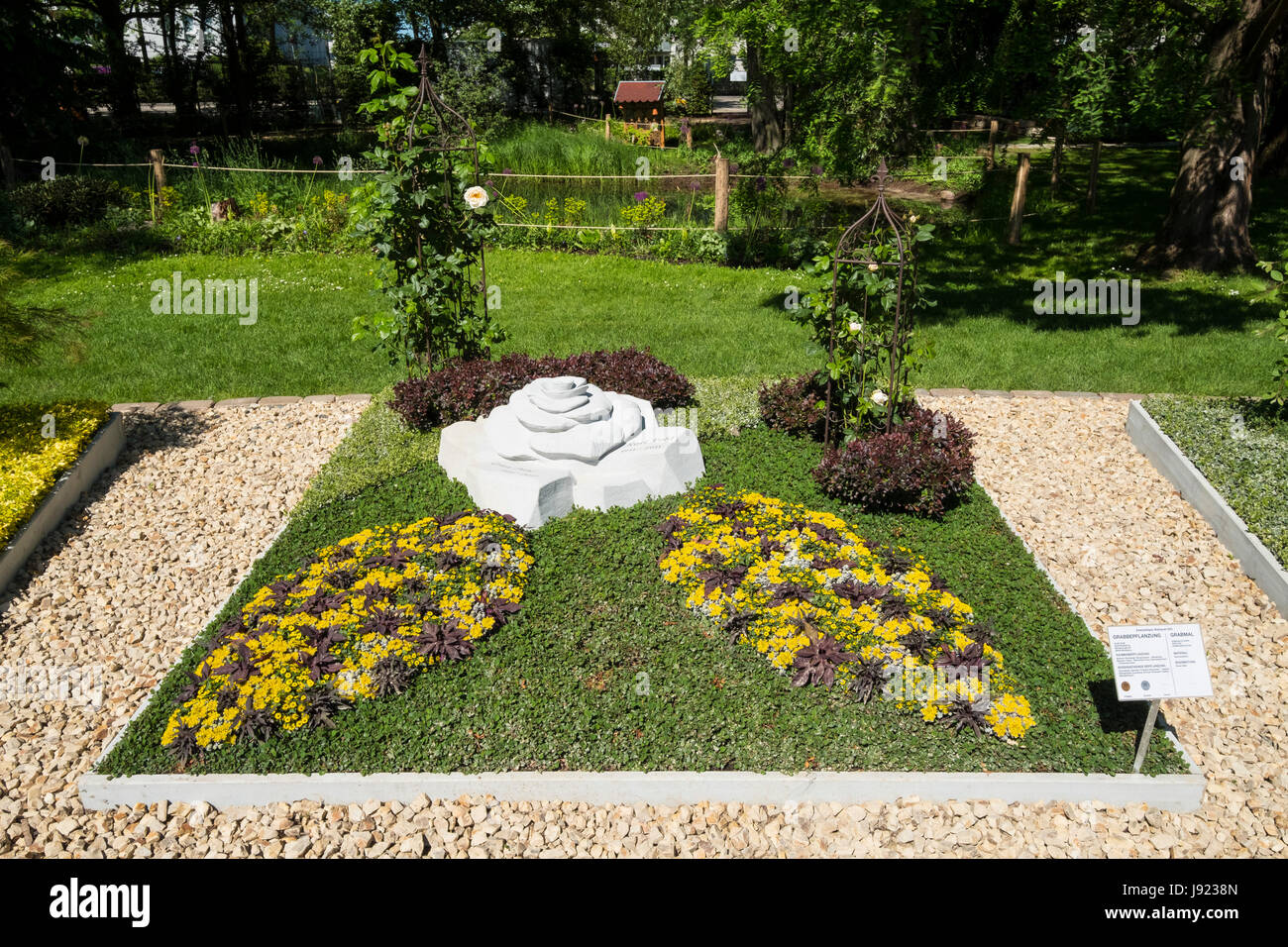 Visualizzazione della tomba di monumenti e giardini di IGA 2017 International Garden Festival (International Garten Ausstellung) a Berlino Germania Foto Stock