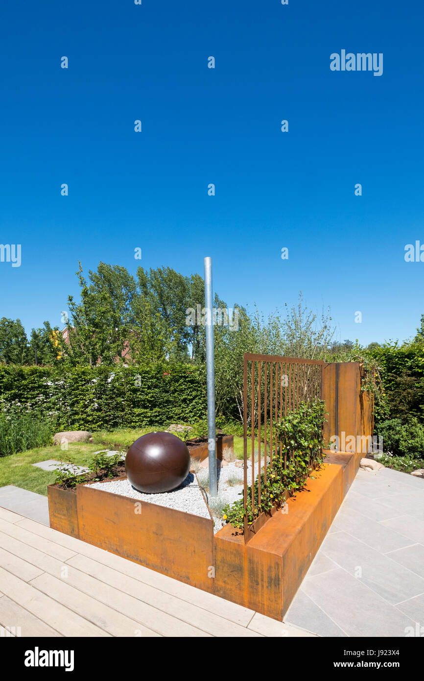 Contrasti rendono le persone giardino, una delle impostazioni di giardino , idee per giardini urbani, IGA 2017 International Garden Festival Foto Stock