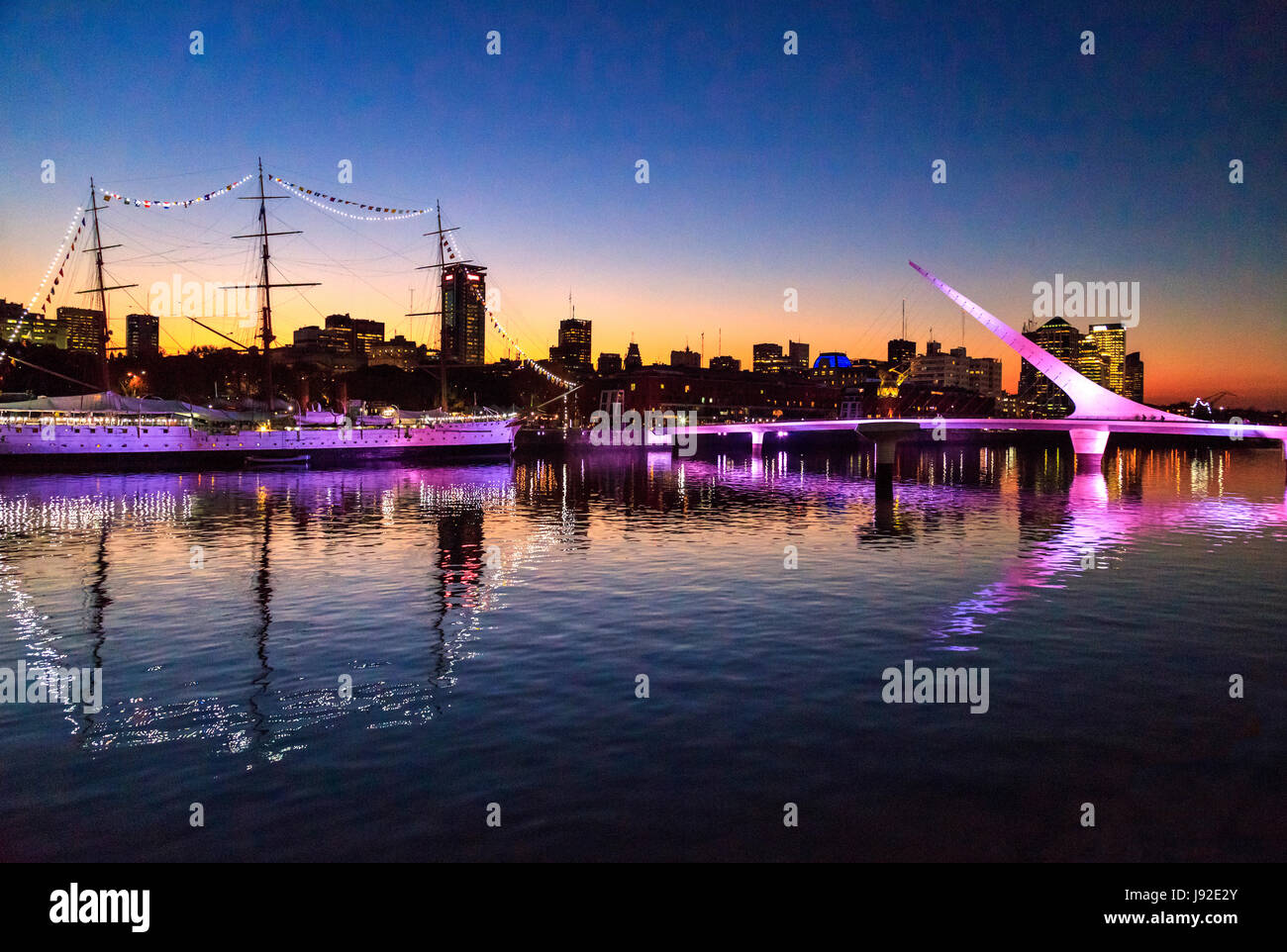 Ponte della donna. (Puente de la mujer), dall'Arch. Calatrava. A Puerto Madero Buenos Aires, Argentina Foto Stock