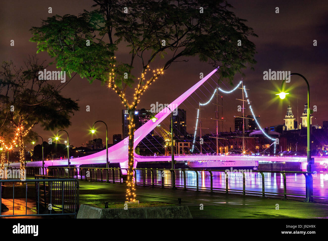Ponte della donna. (Puente de la mujer), dall'Arch. Calatrava. A Puerto Madero Buenos Aires, Argentina Foto Stock