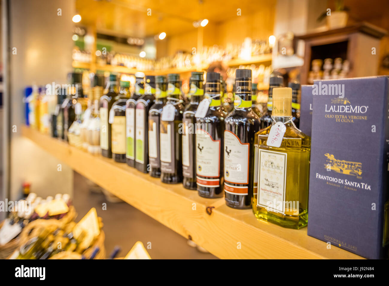 Firenze, Italia --4 novembre 2015 -- eretta nel 1874, la coperta del Mercato Centrale (Mercato Centrale) a Firenze, Italia, è stato rilanciato in primavera 2014 Foto Stock