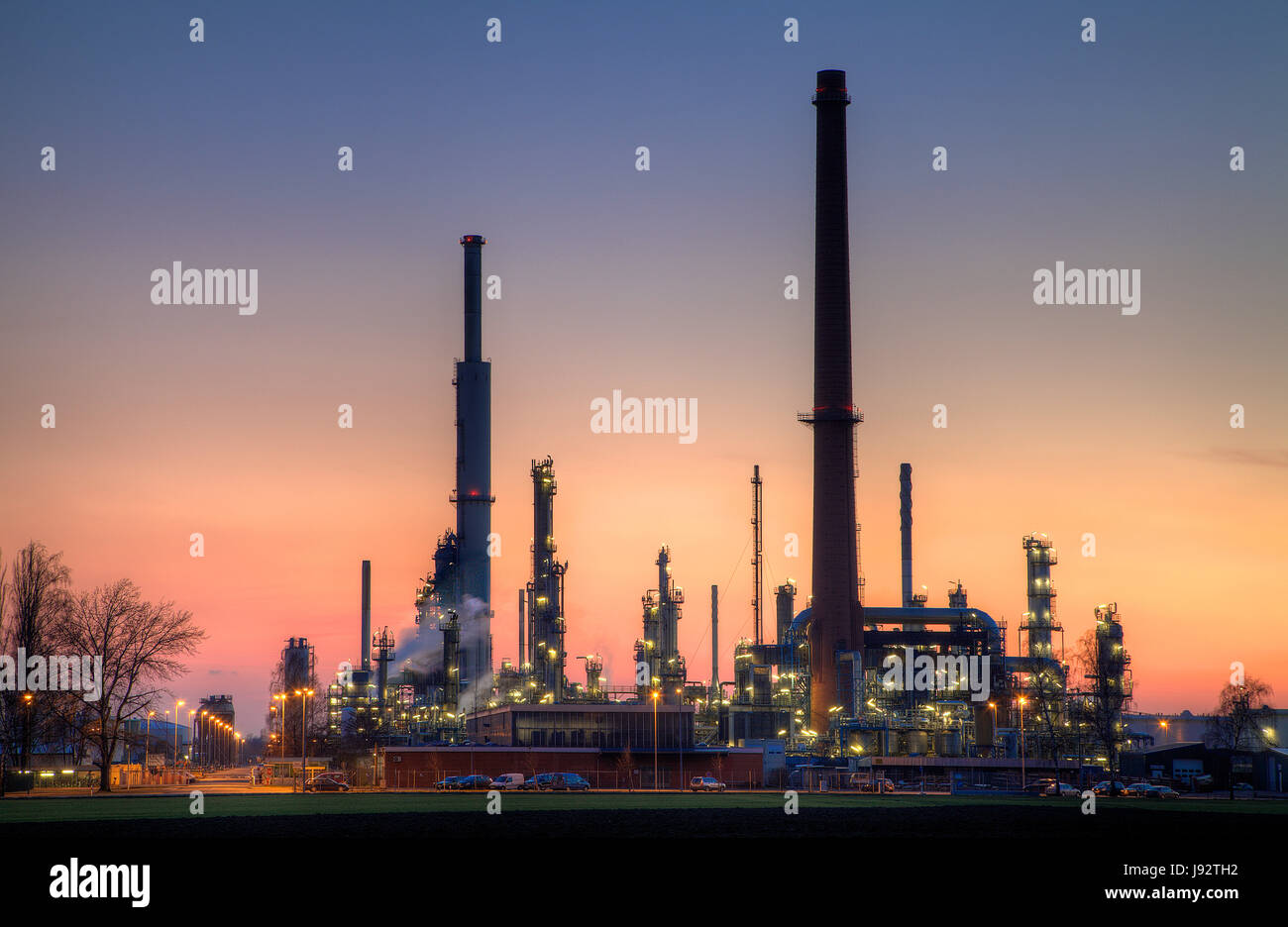 Industria, notte, notturna, benzina, paraffina, olio di raffineria, petrolio, oli, fumo Foto Stock
