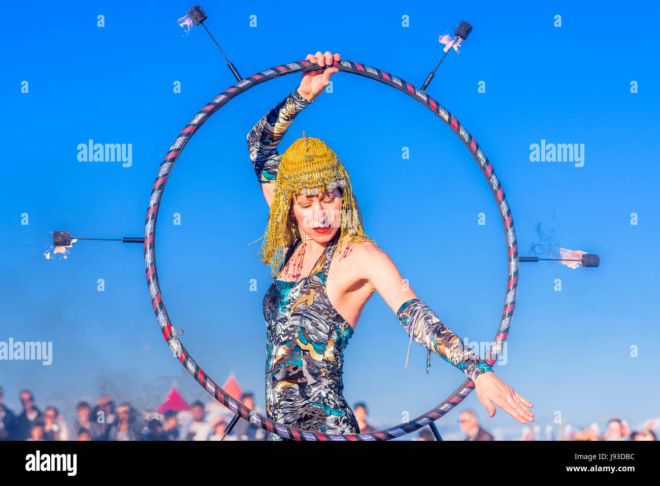 Fire Dancer performance art, Garry Point Park, Richmond, British Columbia, Canada. Foto Stock