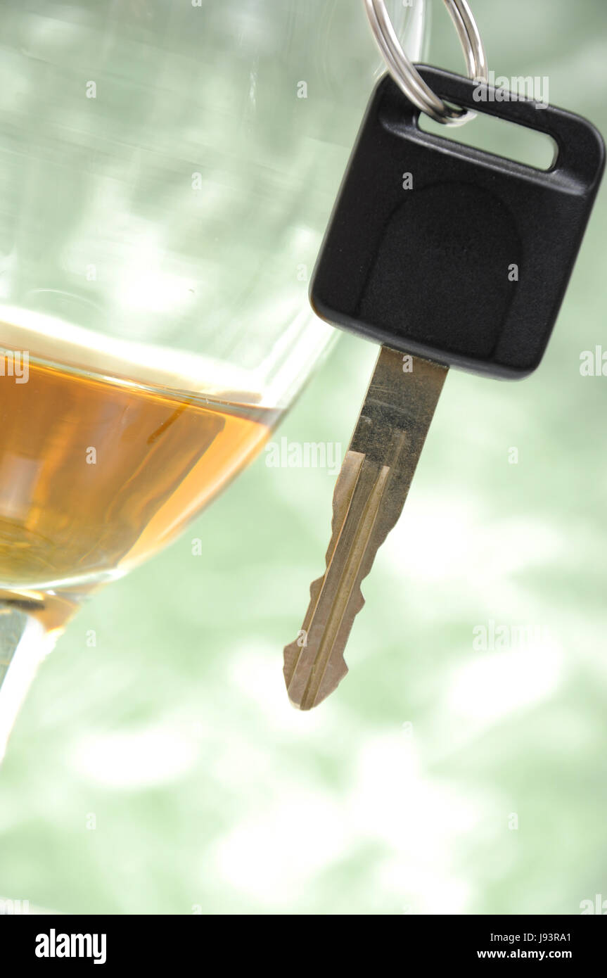 Vetro, calice, tumbler, bere acqua potabile, bavaglini, vino, auto, automobile veicolo, Foto Stock