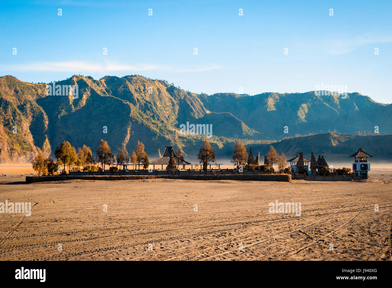 Piccolo tempio di altopiano di origine vulcanica del Monte Bromo, East Java, Indonesia Foto Stock