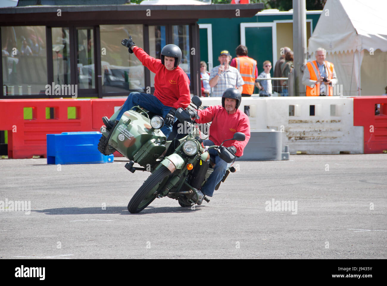 Stunt moto Ural e sidecar al mondo motociclistico mostrano a Beaulieu Motor Museum 2008 Foto Stock