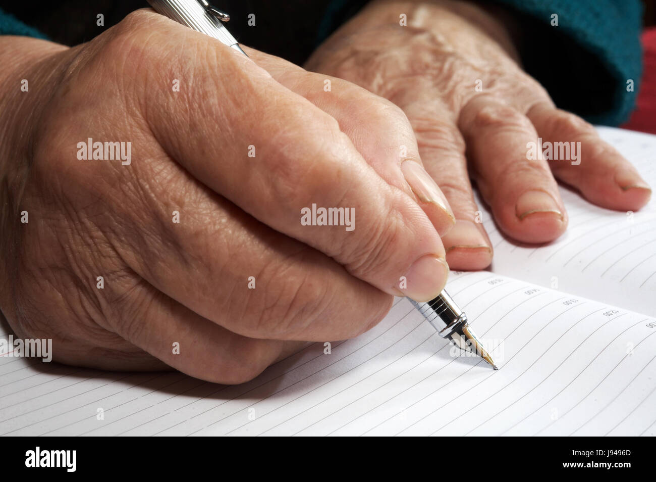 Donna, nota, memo, scrivere, scrisse, scrittura, scrive, pelle, adulti, adulti Foto Stock