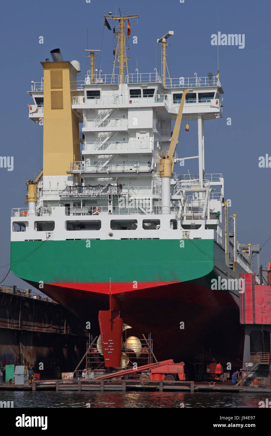 Freighter nel bacino galleggiante Foto Stock