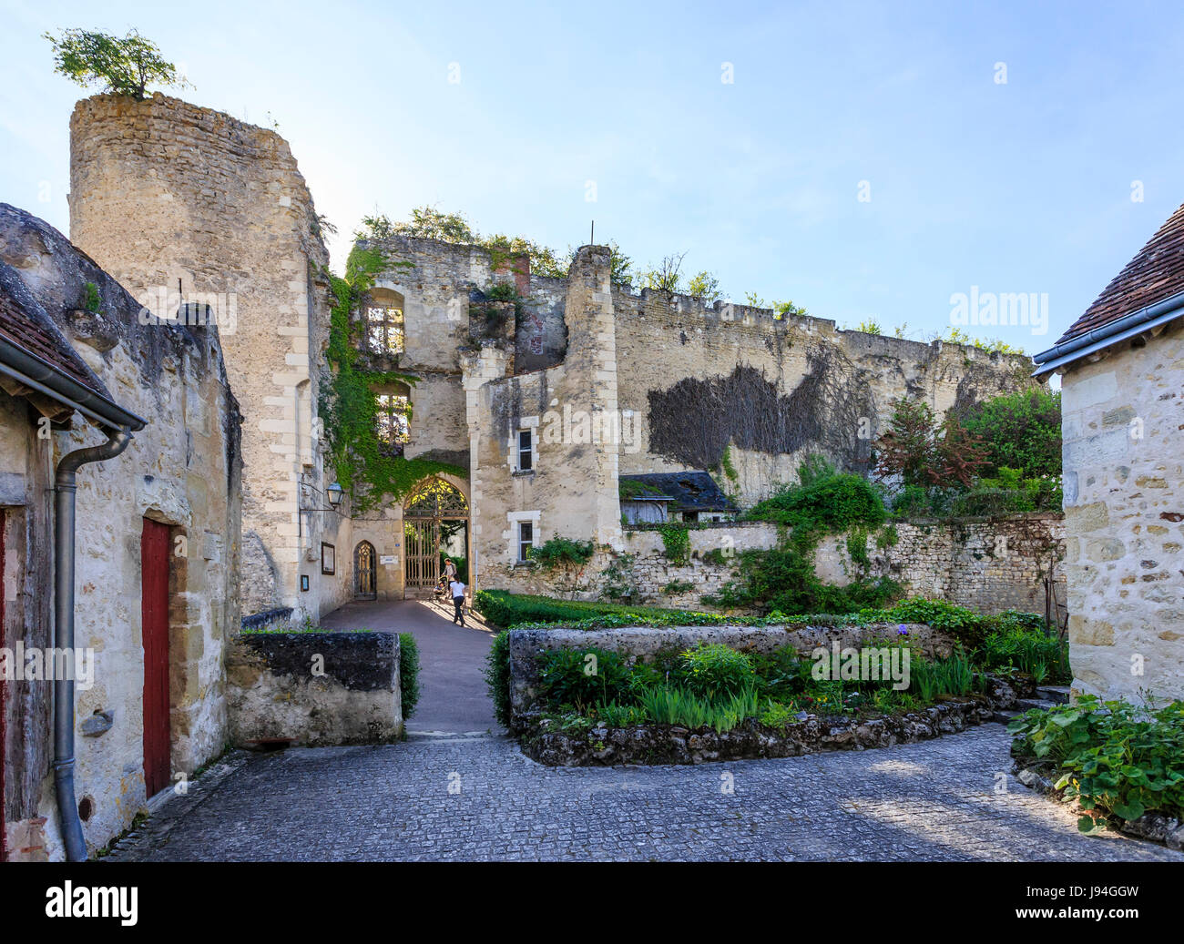 Indre et Loire, Montresor, etichettato Les Plus Beaux Villages de France, le rovine del primo castello che forma le mura del castello rinascimentale Foto Stock