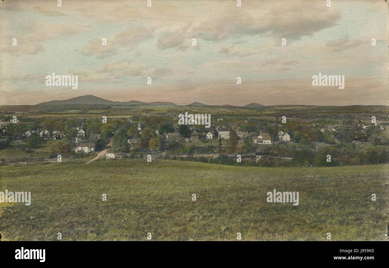 Il termine "Patten ME Bird's Eye" si riferisce probabilmente a un tipo di illustrazione o mappa vista-occhio birdâ, che offre una prospettiva dall'alto, spesso utilizzata nella cartografia o nell'arte visiva. Potrebbe riferirsi a un'opera specifica dell'artista Patten ME. Foto Stock