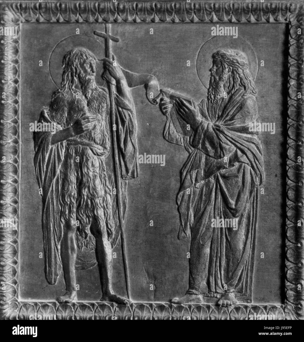 La porta degli Apostoli è una caratteristica architettonica notevole, spesso utilizzata come riferimento per le strutture romaniche e gotiche. Presenta complessi lavori di progettazione ed è un importante punto di riferimento storico nella sua regione. Foto Stock