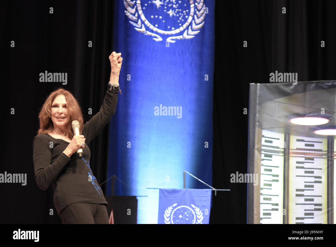 Bonn, Germania. 4 giugno 2017. Gates McFadden (Dr. Beverly Crusher in Star Trek: The Next Generation) alla FedCon 26, la più grande convention europea di Star Trek, invita celebrità e fan a incontrarsi in sessioni di firma e pannelli. Il FedCon 26 si è svolto nel giugno 2-5 2017. Crediti: Markus Wissmann/Alamy Live News Foto Stock