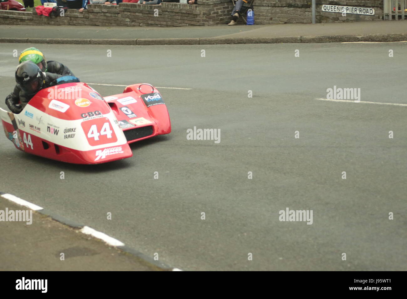 Ramsey, Regno Unito. 5° giu, 2017. Isola di Man gare TT, assicurarsi Sidecar gara. Numero 44, Nigel Smith e Chris McGahan su un 600cc Iresson sidecar Honda del team NSR dal montante St Mary, Isola di Man, a Cruickshanks angolo, Ramsey, Isola di Man. Credito: Louisa Jane Bawden/Alamy Live News. Foto Stock