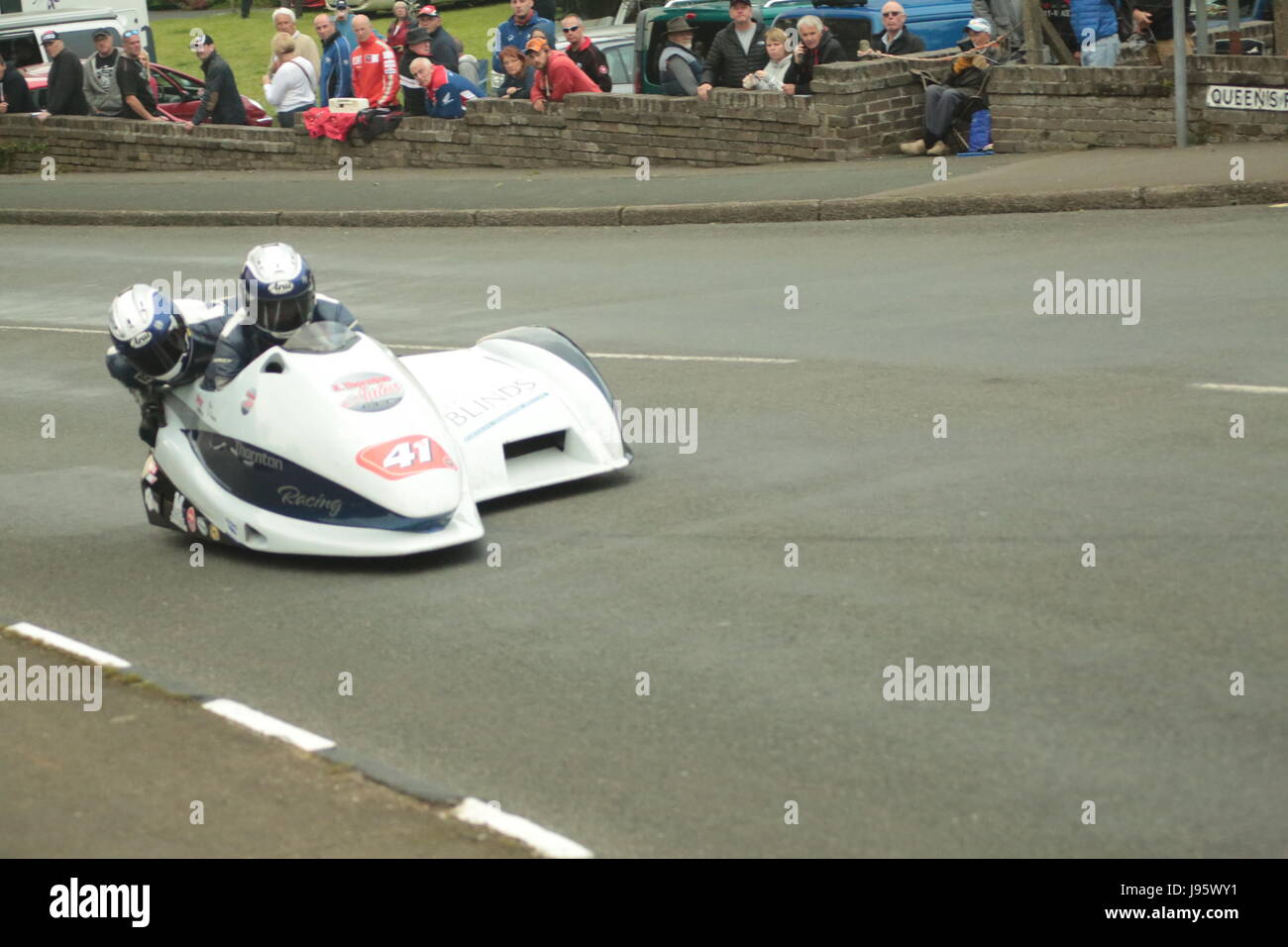 Ramsey, Regno Unito. 5° giu, 2017. Isola di Man gare TT, assicurarsi Sidecar gara. Numero 41, Kevin Thornton e Dave decano su un 600cc LCR Suzuki del Thornton Racing team da Liverpool, UK, a Cruickshanks angolo, Ramsey, Isola di Man. Credito: Louisa Jane Bawden/Alamy Live News. Foto Stock