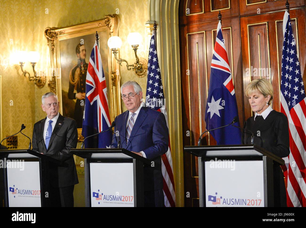 Sydney, Australia. 05 Giugno, 2017. Stati Uniti Il segretario di Stato Rex Tillerson, centro, U.S. Il Segretario della Difesa Jim Mattis e Australian Ministro degli Esteri Julie Vescovo, destra, durante una conferenza stampa congiunta presso il Governo del NSW House a conclusione dell'Australia-STATI UNITI Consultazioni ministeriali noto come AUSMIN Giugno 5, 2017 a Sydney, in Australia. Credito: Planetpix/Alamy Live News Foto Stock