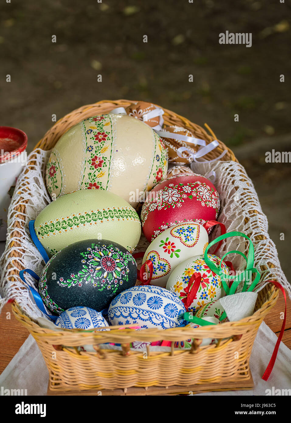 Uovo di Pasqua - dipinta a mano con colori naturali - arte folcloristica Foto Stock
