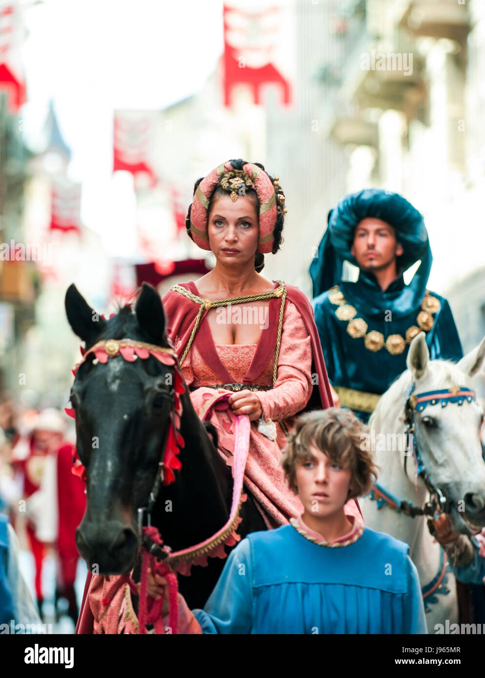 Signora a cavallo del Medioevo Foto Stock