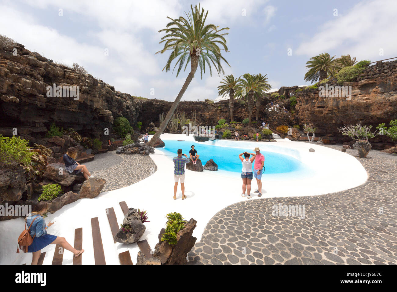 Cesar Manrique - artista locale, Lanzarote, atto di lava vulcanica tunnel a Jameos del Agua, Lanzarote, Isole Canarie, Europa Foto Stock