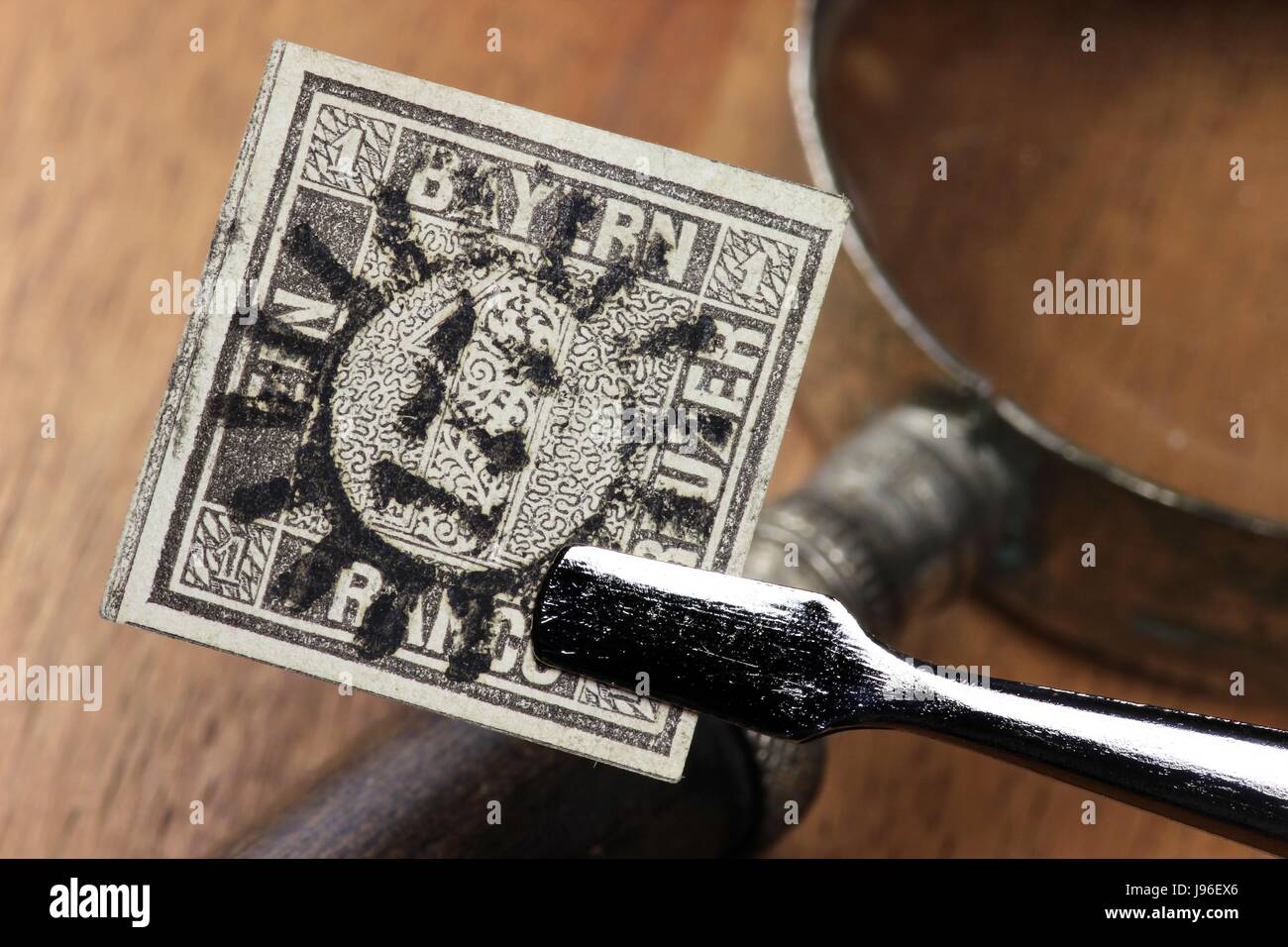 Uno kreuzer nero, primo tedesco di francobollo emesso nel Regno di Baviera Foto Stock
