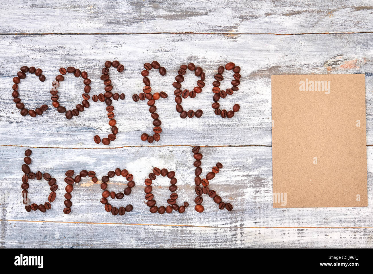 Caffè in grani e carta. Foto Stock