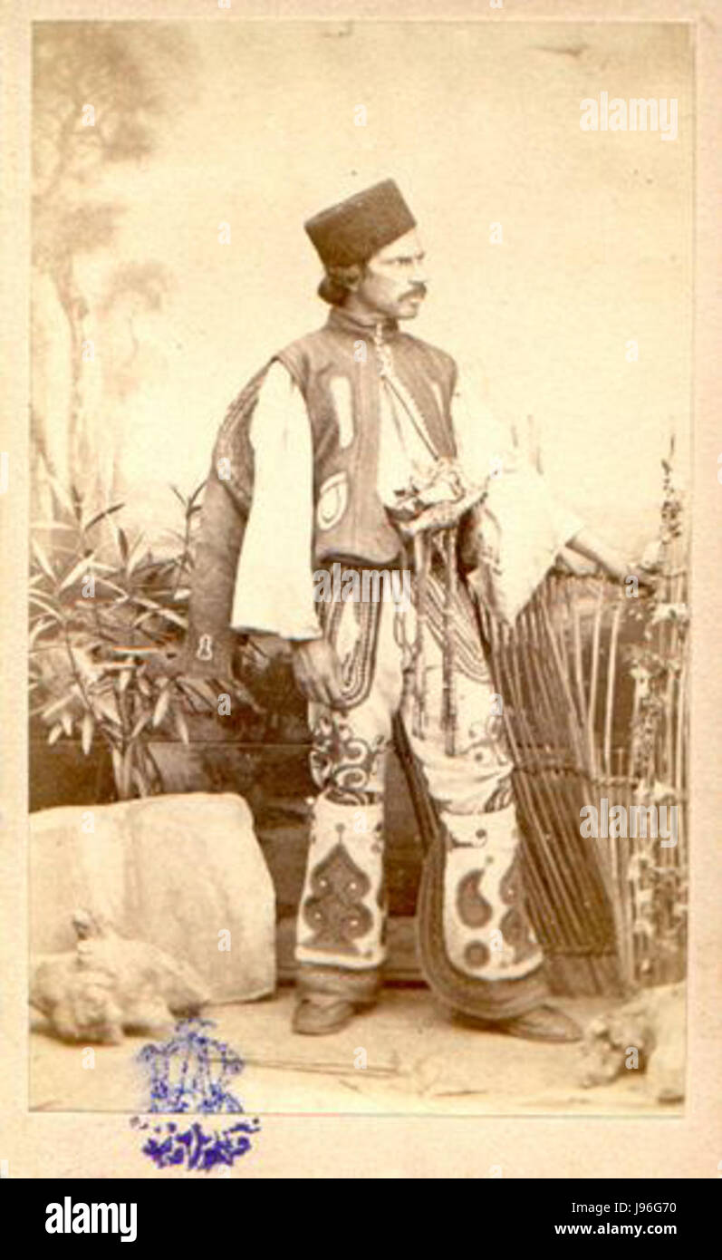 La postillione di Szathmary è un artefatto storico, che si riferisce probabilmente a un'opera d'arte o documentazione relativa alle postilioni, individui che guidavano carrozze trainate da cavalli. Le postilioni furono parte integrante del trasporto durante il XVIII e XIX secolo, spesso rappresentate nell'arte per il loro ruolo nei viaggi. Foto Stock