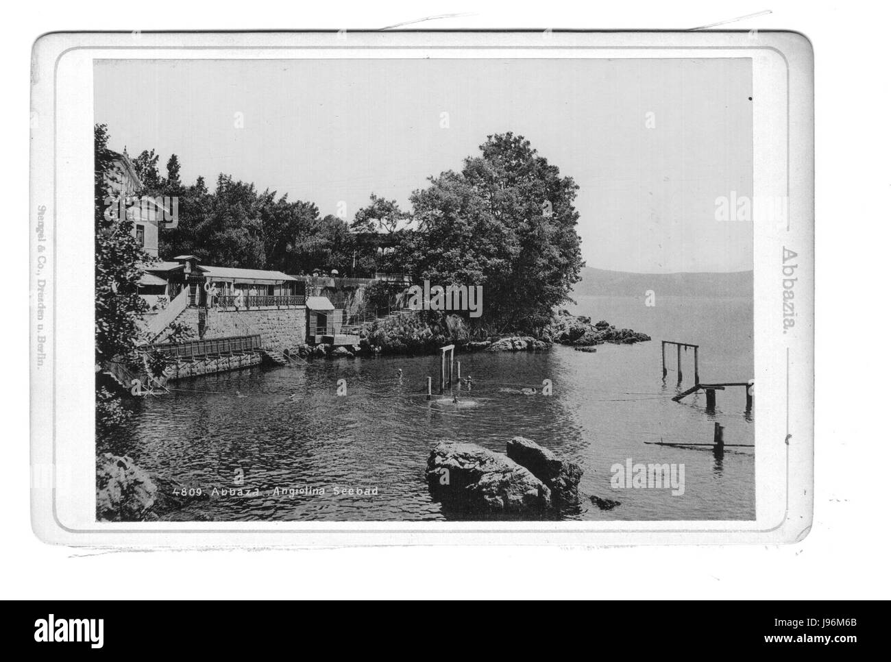AbbÃ¡zia è il nome ungherese della città di Opatija in Croazia, una popolare destinazione turistica conosciuta per il suo clima mediterraneo, le spiagge e il patrimonio architettonico. Era storicamente parte dell'Impero austro-ungarico. Foto Stock
