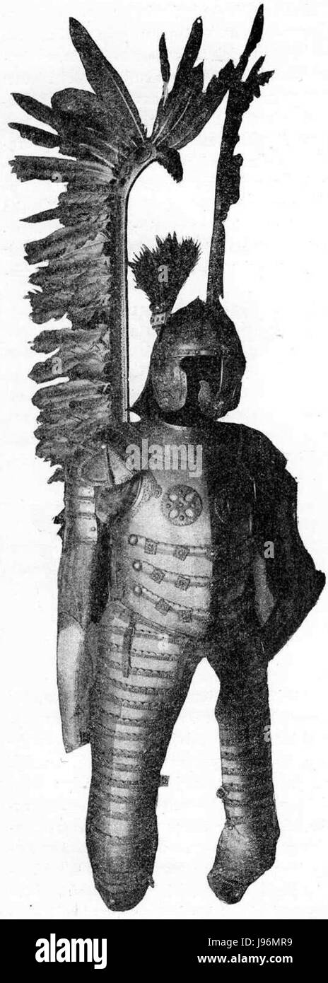 La "Zbroja husarska" è un tipo di armatura indossata dagli ussari polacchi, soldati di cavalleria d'élite del XVI-XVIII secolo. Questa armatura è nota per il suo design e la sua funzionalità distintivi, che forniscono protezione e consentono la mobilità in battaglia. Foto Stock
