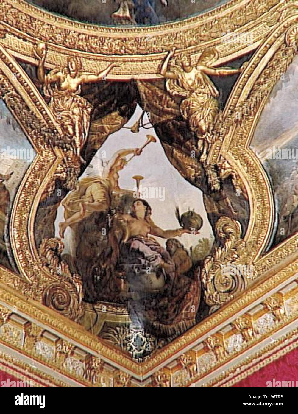 Il Salon d'Apollon del Louvre, in Francia, presenta una sezione dedicata all'arte asiatica, che espone opere d'arte culturali e storiche del continente asiatico. Foto Stock