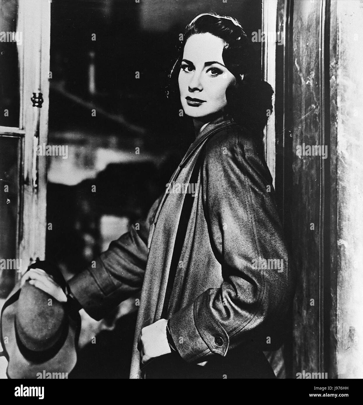 DER DRITTE MANN Il Terzo Uomo GB 1949 - Carol Reed a Carol Reed perfekt gemachten Thriller spielt die schöne Alida Valli die Freundin von Harry Lime. Jener Mann, der in Wien der Nachkriegszeit zu einer Bande von üblen Penicilinschiebern gehört und der sich durch einen vorgetäuschten Tod der Polizei zu entziehen versucht. Sein Freund Holly Martins muss erkennen, dass calce ein Schurke ist und gerade wegen dieser Freundschaft stürzt Harry Lime ins Verderben. Unvergesslich bleibt die Verfolgungsjagd durch die Wiener Kanalisation, die Zither-Musik von Anton Karas und eben jene Schlusseinstellung, Foto Stock