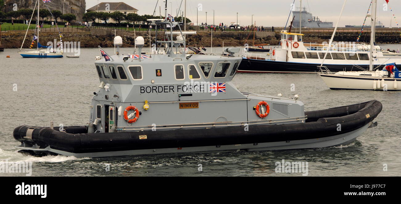 AJAXNETPHOTO. 29 maggio, 2017. PLYMOUTH in Inghilterra. - Forza di bordo nave pattuglia HMC NIMROD di lasciare il porto. Foto:JONATHAN EASTLAND/AJAX REF:D172905 6416 Foto Stock AJAXNETPHOTO. 29 maggio, 2017. PLYMOUTH in Inghilterra. - Forza di bordo nave pattuglia HMC NIMROD di lasciare il porto. Foto:JONATHAN EASTLAND/AJAX REF:D172905 6416 Foto Stock