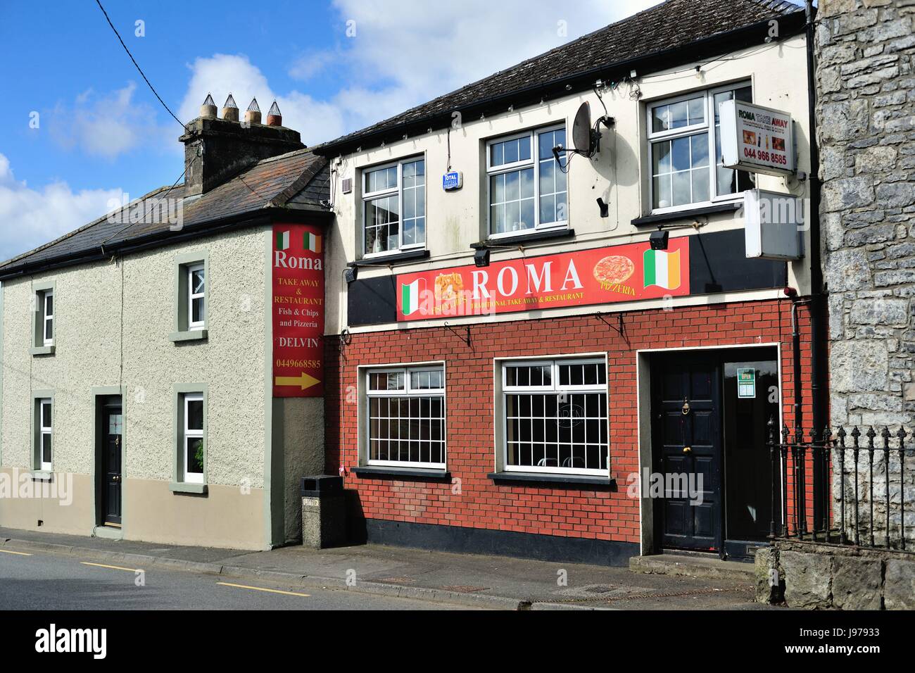 Ristorante locale nella comunità di Dundalk County Louth, Irlanda. Tali stabilimenti sono comuni alle piccole comunità in tutta l'Irlanda. Foto Stock