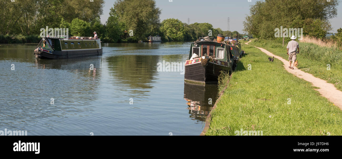 Barche sul canale di nitidezza in Gloucestershire Foto Stock
