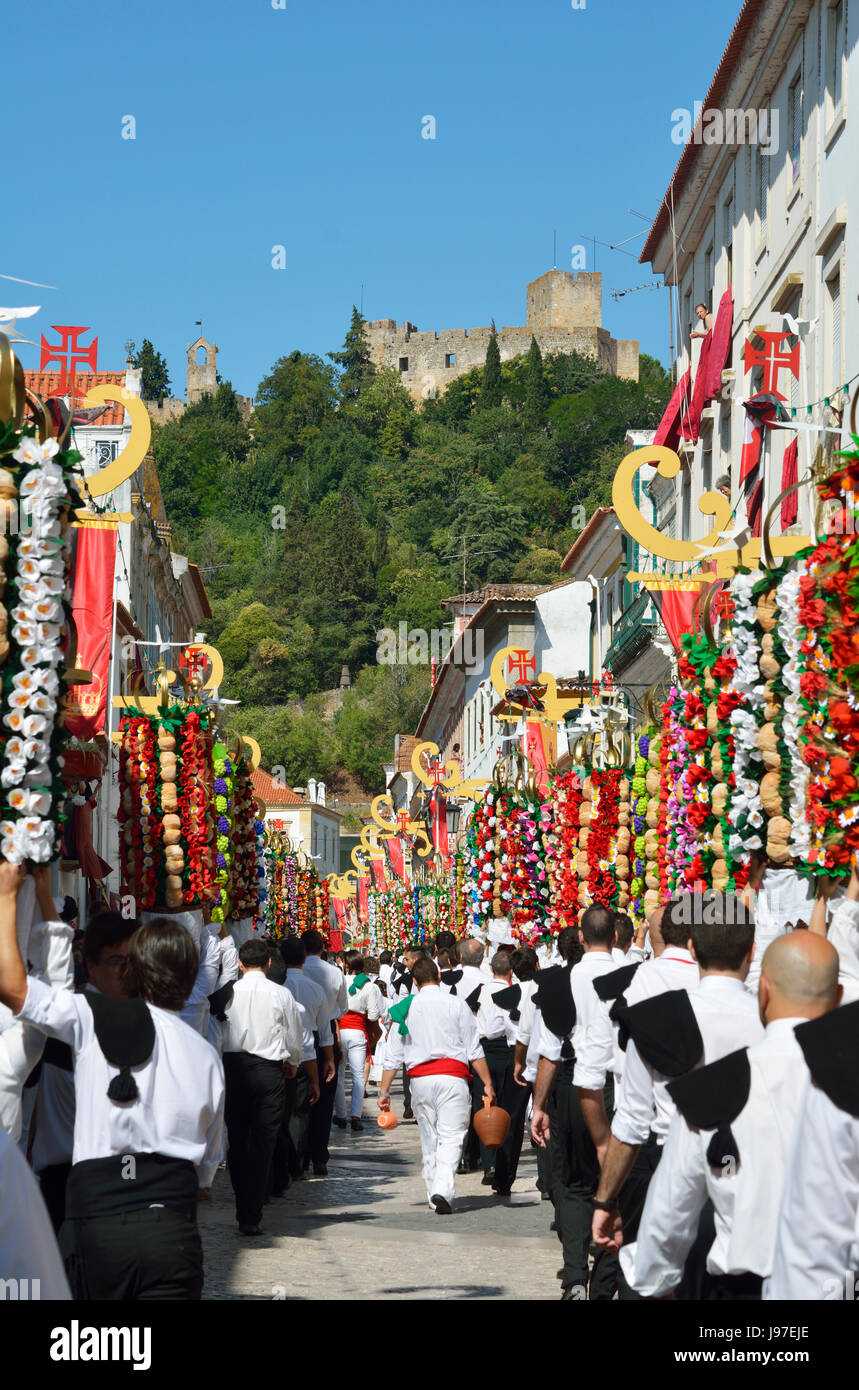 La Festa dos Tabuleiros (Festival dei vassoi) di Tomar. Portogallo Foto Stock