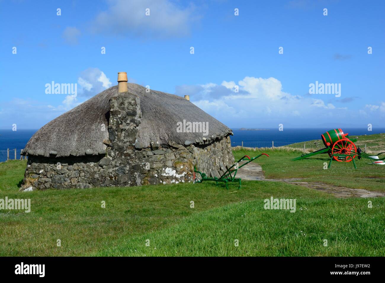 Skye Museum of Island Life cottage con il tetto di paglia Kilmuir Isola di Skye in Scozia Foto Stock