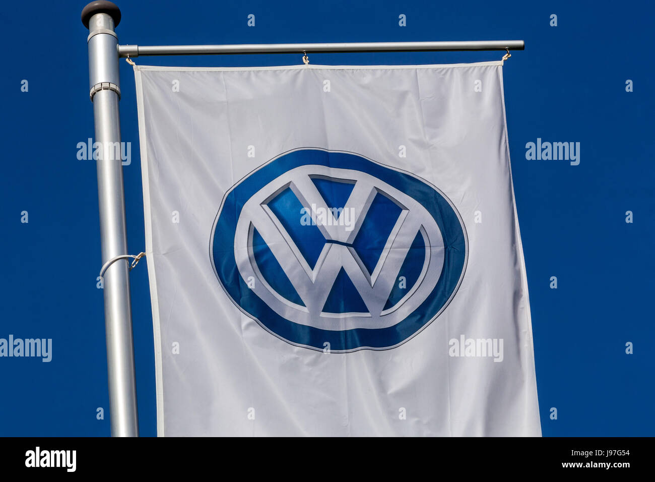 Logo VW VW bandiera Volkswagen, Germania, Europa Foto Stock