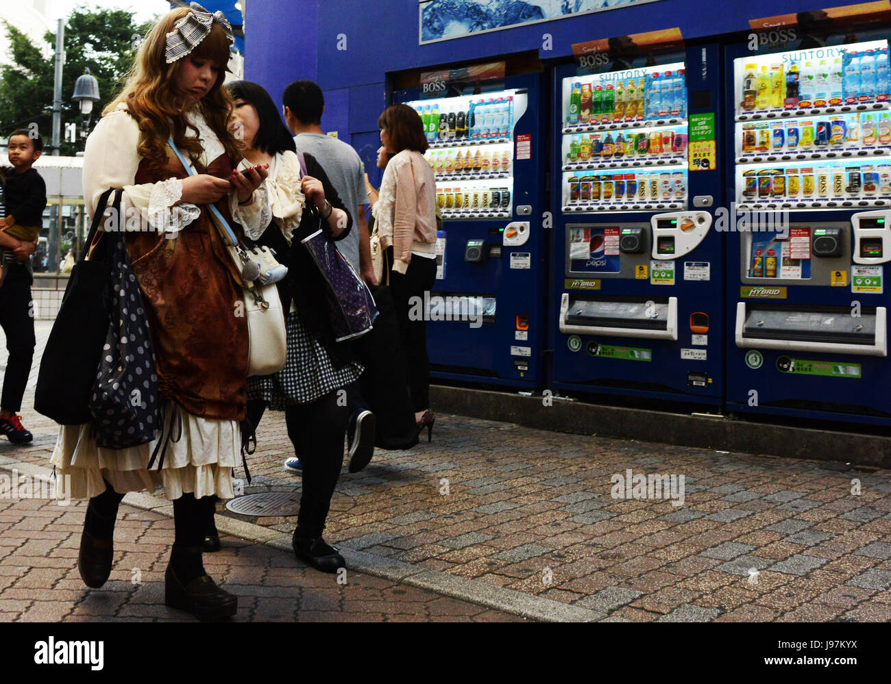 Shibuya è molto popolare di shopping , il divertimento e la zona di vita notturna a Tokyo in Giappone. Foto Stock